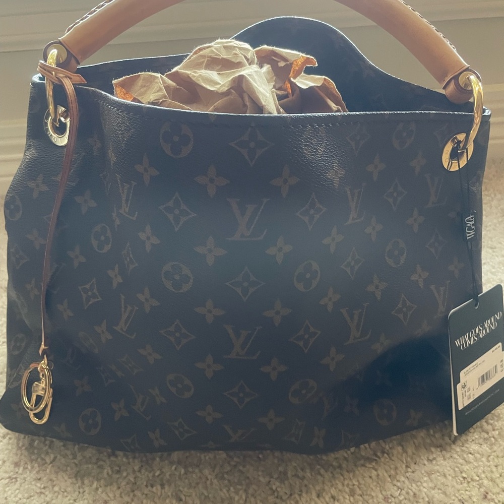 Louis Vuitton icon monogram signature purse
